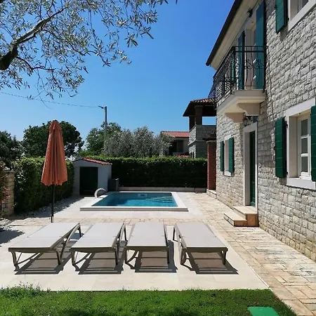 Nika Villa *